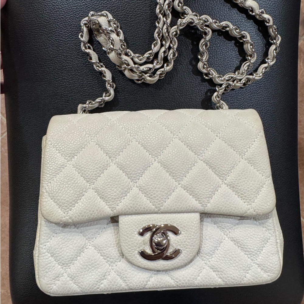 Chanel classic flap mini Square authentic!! Chanel 17 series.